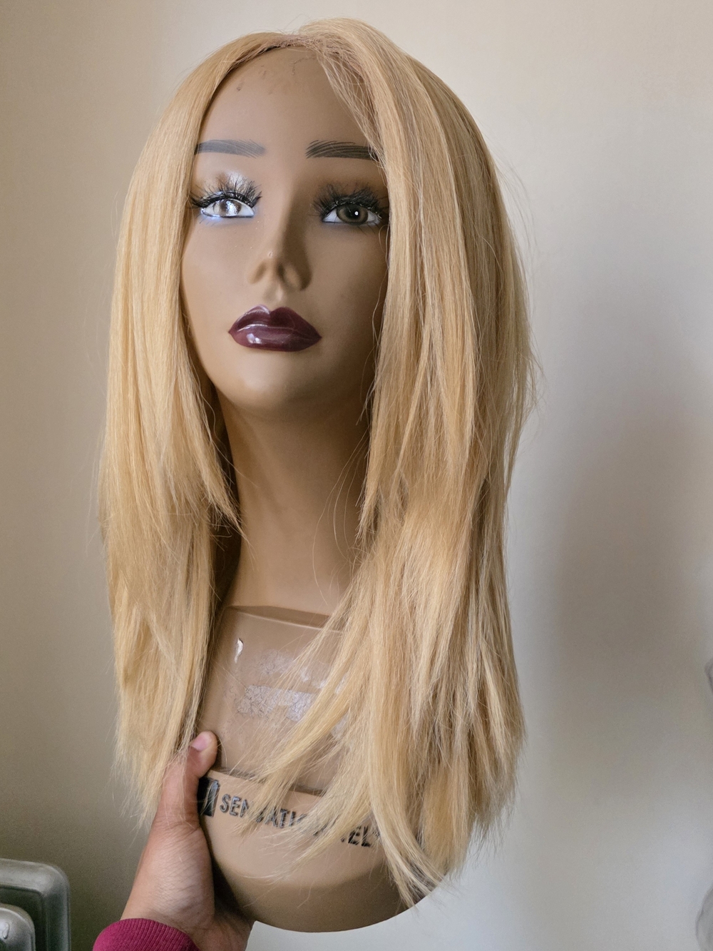 ☆Blonde Straight Layered Women's Wig - Natural Light Blonde☆ - Picture 2 of 6
